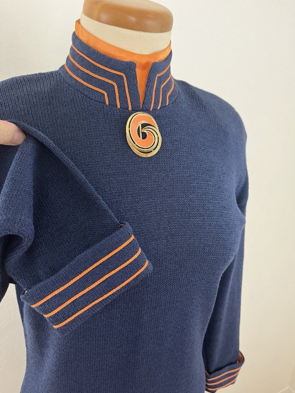 St. John Santana Knit Sweater Dress Women's 6 Blue Orange Trim Pin Accent - Picture 5 of 11